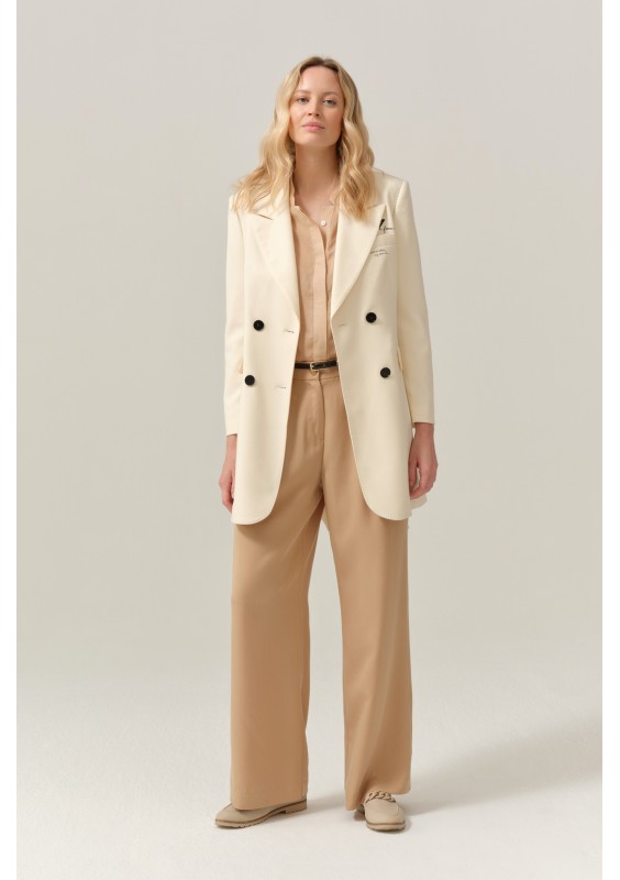 Elegancki płaszcz FERIA w odcieniu złamanej bieli FER090